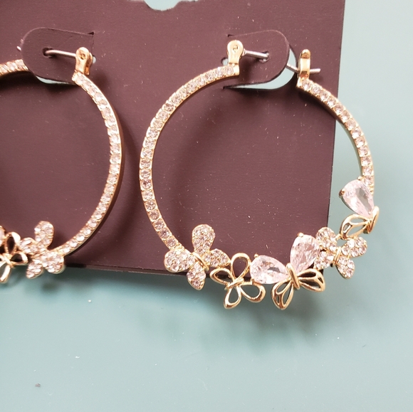 Anne Klein, NWT, gold tone rhinestone hoop butterflies pierced earrings - Picture 10 of 10